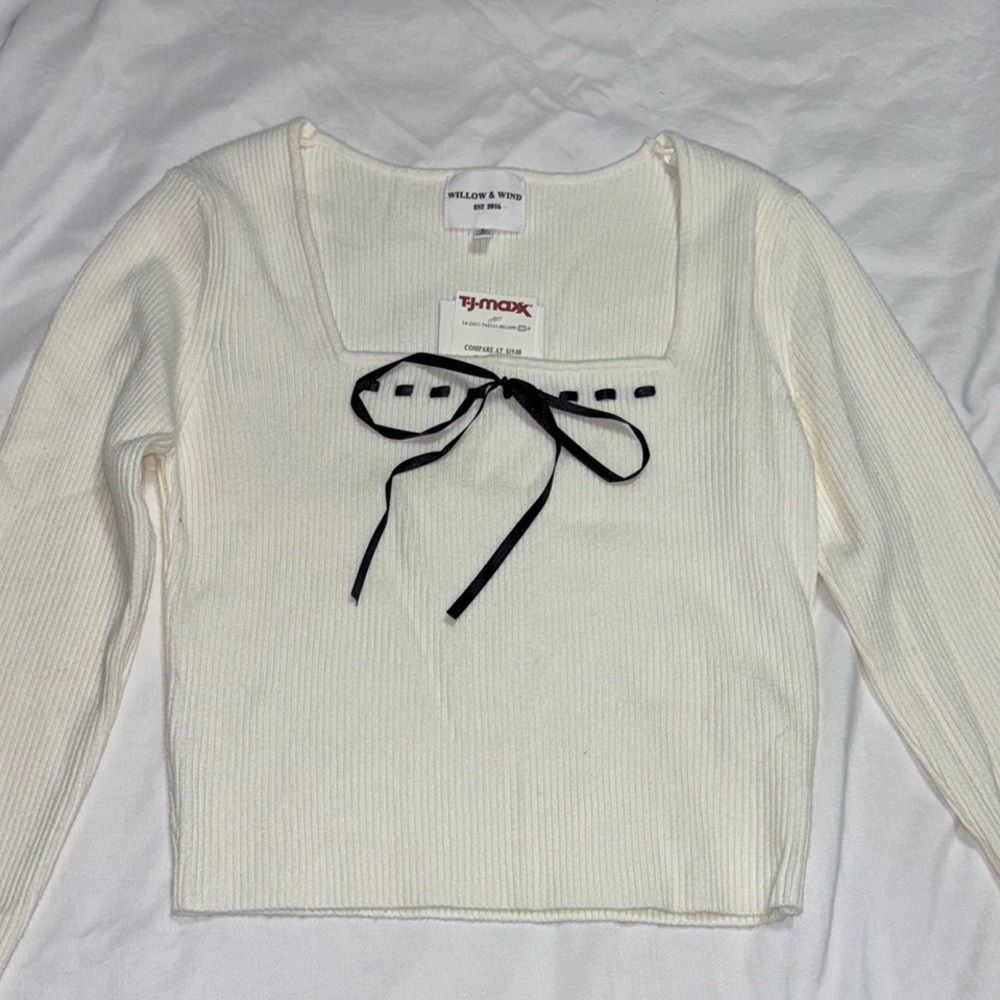Ivory Long Sleeve w/ Cute Bow